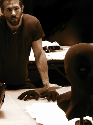Illustration for article titled First Look At Ryan Reynolds'Â Deadpool Costume!
